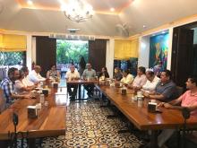 Autoridades universitarias reconocen la trayectoria docente de trece profesores