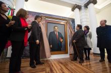 Develan retrato al óleo del Dr. Marco Antonio Cortés Guardado