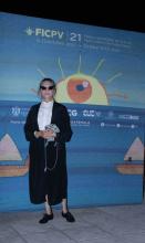 Reconoce FICPV trayectoria de Ofelia Media con La Iguana de Oro