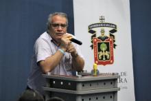 En el CUCosta el Doctor Gerardo Kloss Impartió La Conferencia “Los Diseñadores y la Lectura”