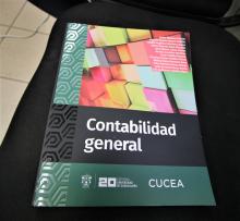 Presentan libro “Contabilidad General” a los académicos del CUCosta