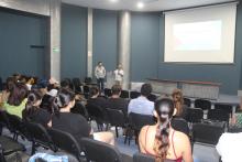 Capacitan a estudiantes del CUCosta en primeros auxilios psicológicos