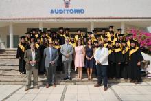 Se gradúan 1,111 estudiantes de tres calendarios escolares en CUCosta